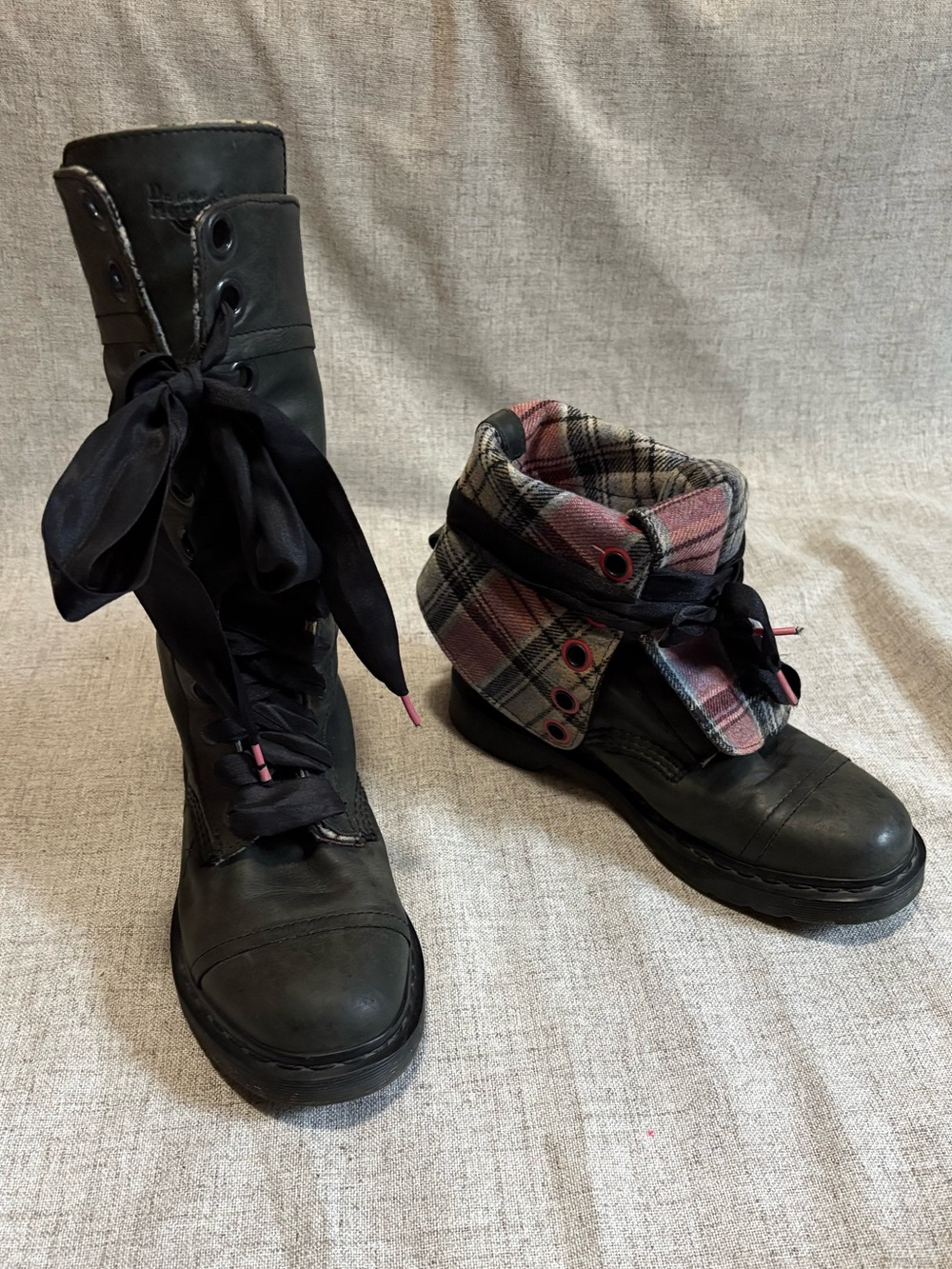 Dr. Martens Triumph 1914 Black Leather Fold-Over Pink Plaid Combat Boots SIZE 9